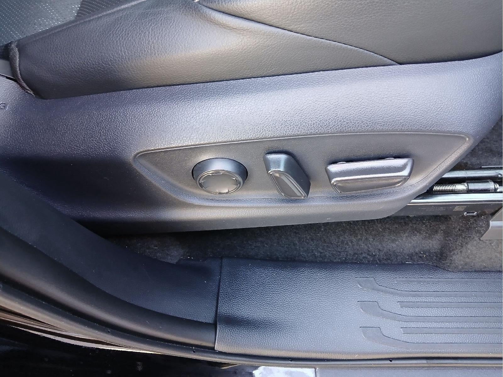 2025 Toyota Tacoma Limited HV