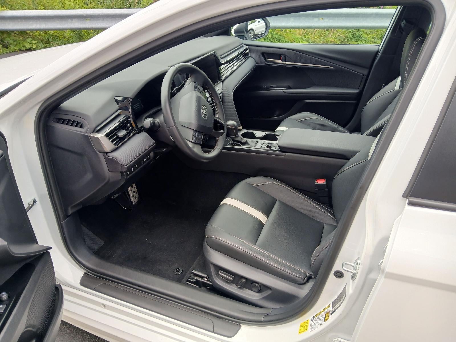 2025 Toyota Camry SE AWD