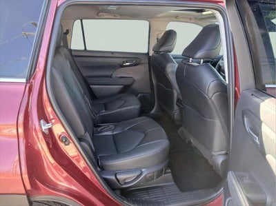 2022 Toyota HIGHLANDER XLE