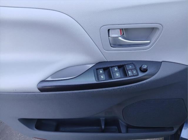 2015 Toyota SIENNA LE 3.5L LE 7-Passenger