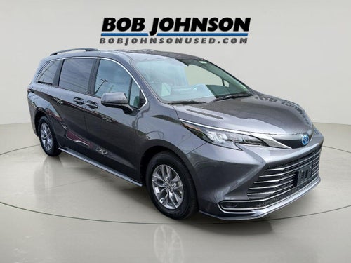 2025 Toyota Sienna LE 8-Passenger