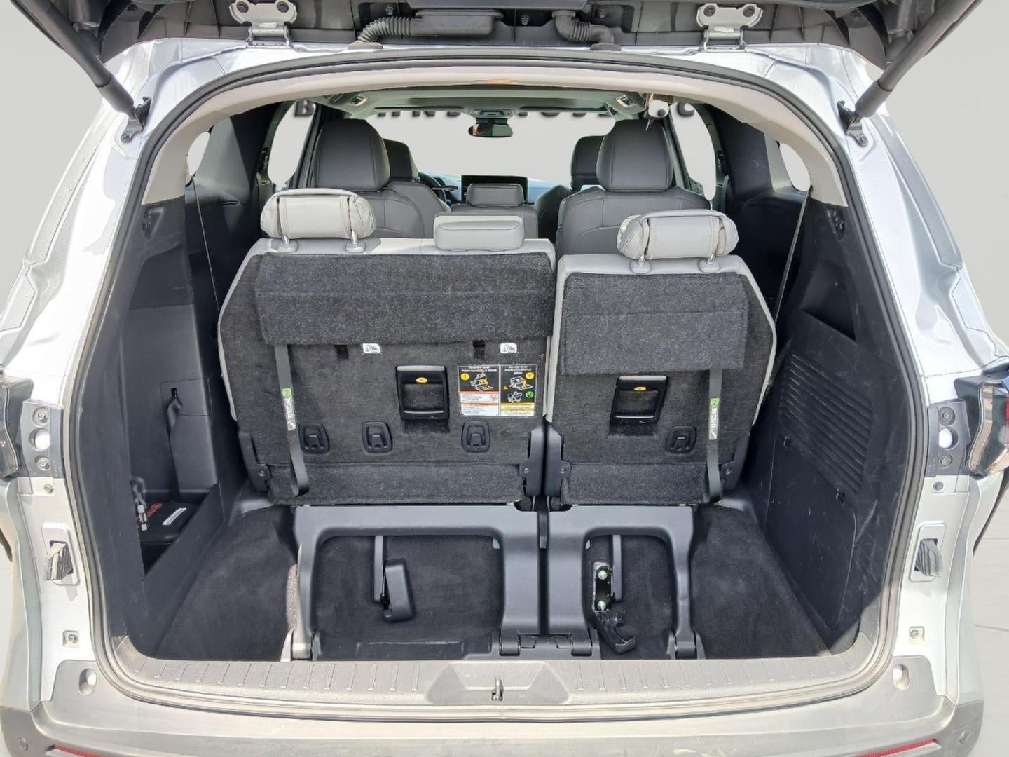 2025 Toyota Sienna XLE FWD 8-PASSENGER