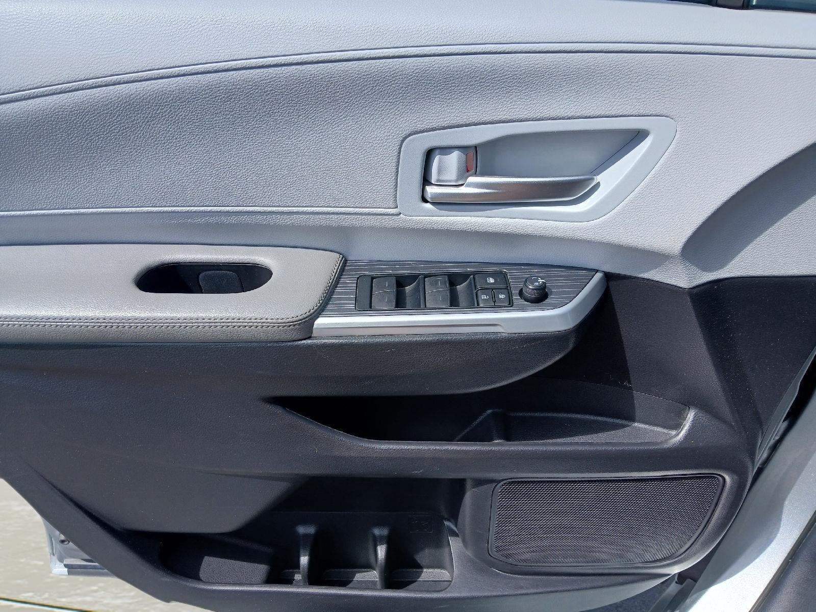 2025 Toyota Sienna XLE FWD 8-PASSENGER