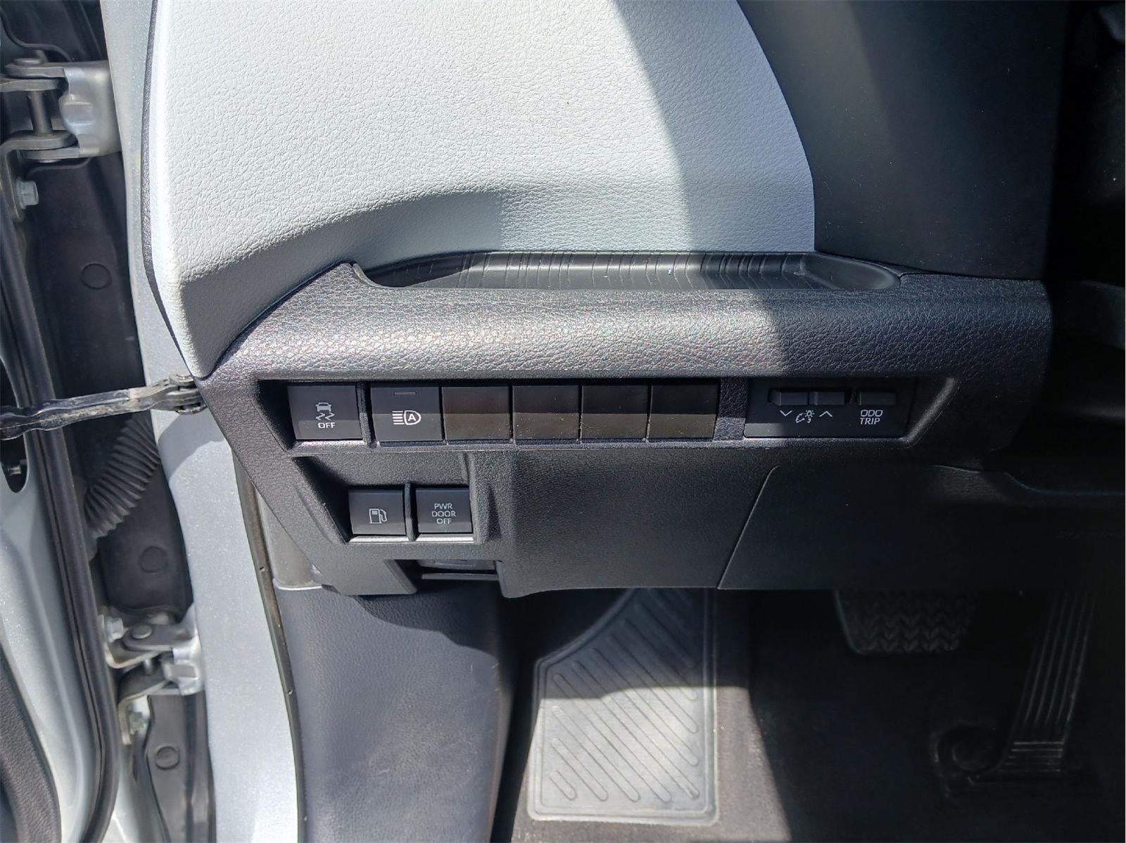 2025 Toyota Sienna XLE FWD 8-PASSENGER
