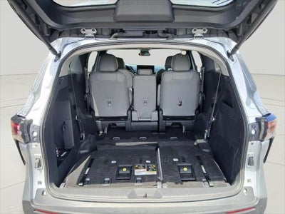 2025 Toyota Sienna XLE FWD 8-PASSENGER