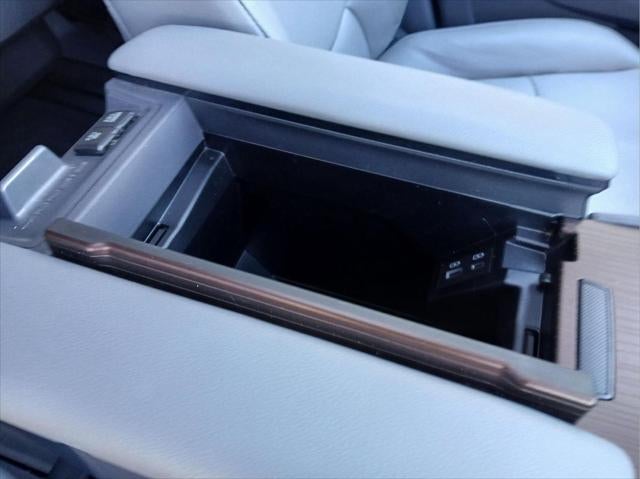 2023 Toyota Sienna XLE 8-Passenger