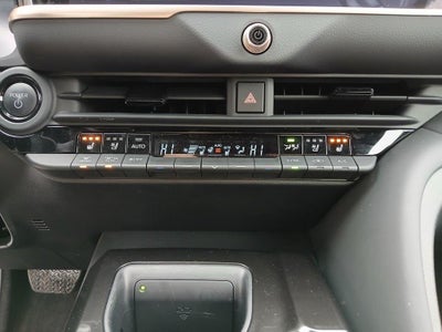 2025 Toyota CROWN SIGNIA XLE