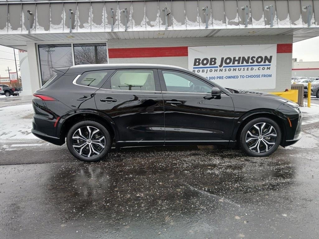 2025 Toyota CROWN SIGNIA XLE