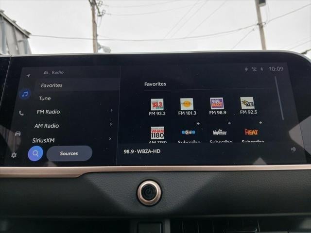 2025 Toyota CROWN SIGNIA XLE