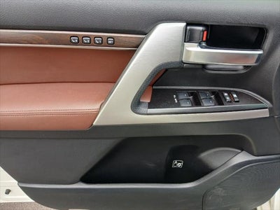 2016 Toyota Land Cruiser Base