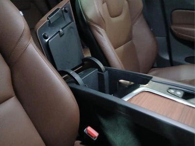 2023 Volvo XC60 Plus Dark Theme