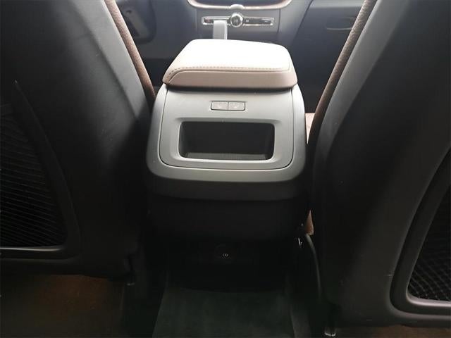 2025 Volvo XC60 Plus