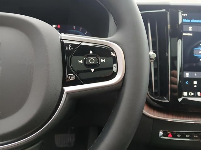 2025 Volvo XC60 Plus