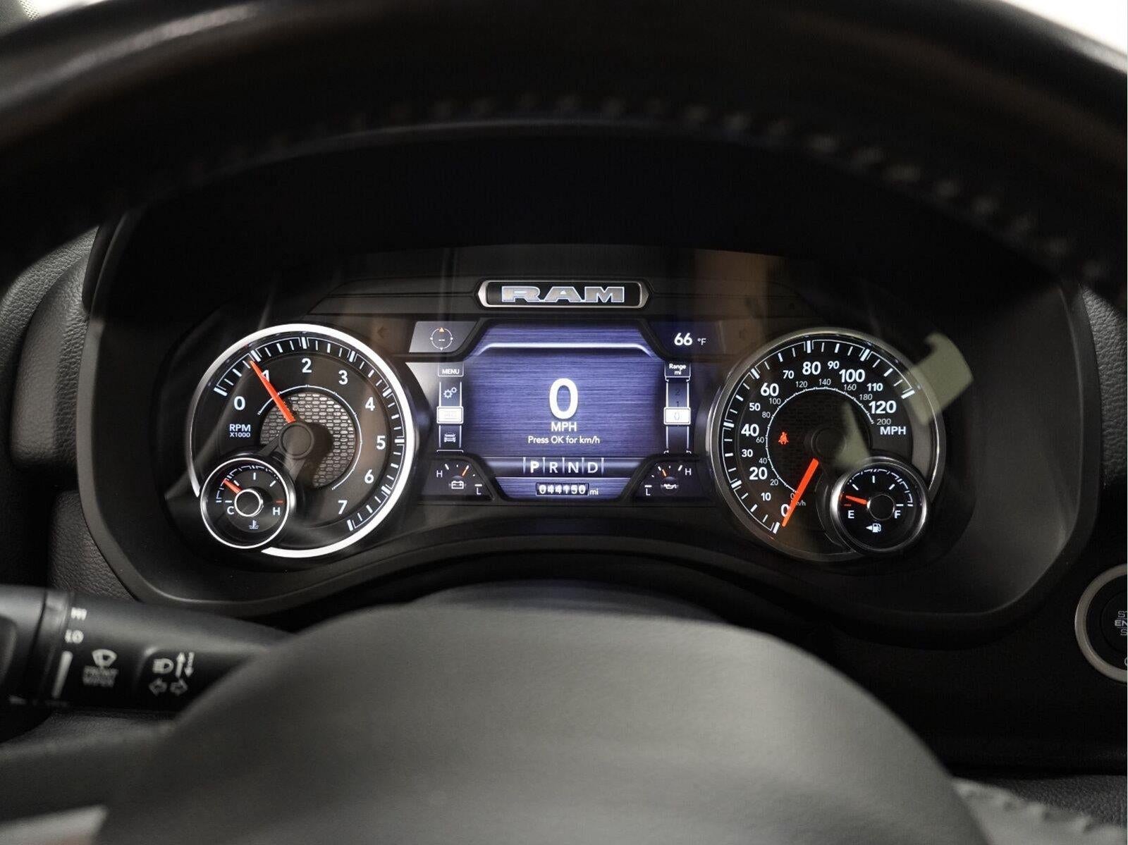 2022 RAM 1500 Big Horn Crew Cab 4x4 5'7" Box