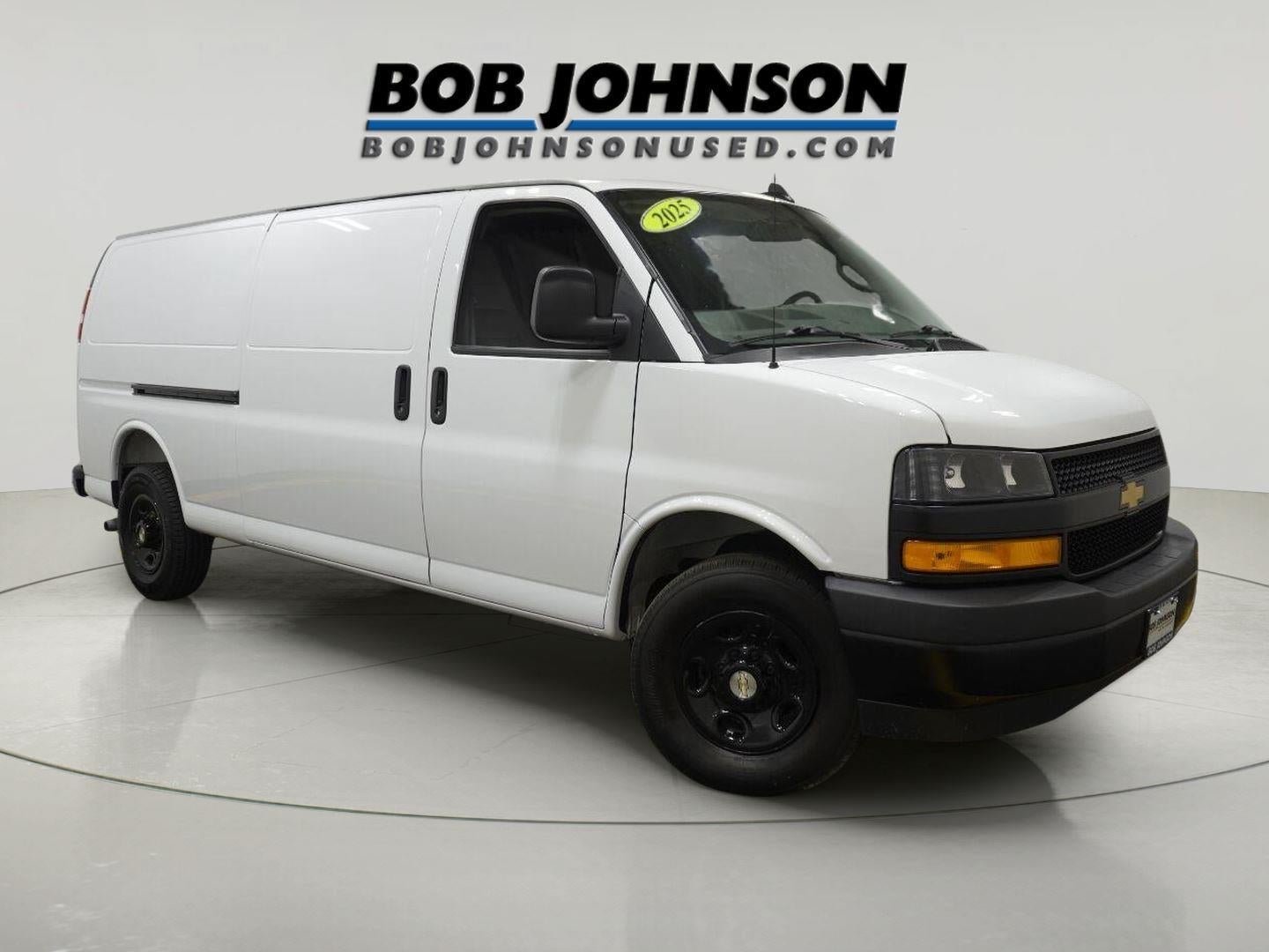2025 Chevrolet Express Cargo WT