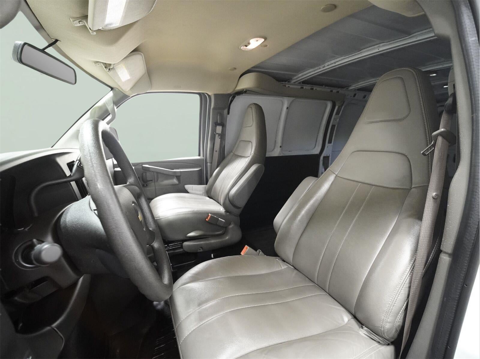 2025 Chevrolet Express Cargo WT