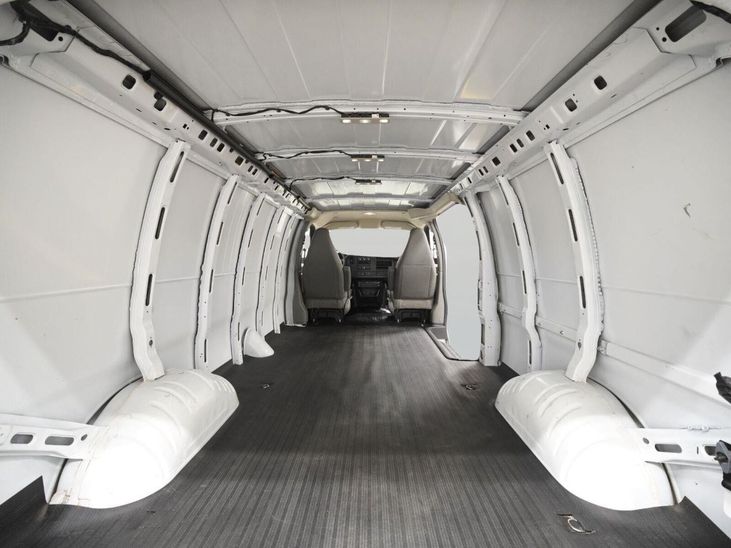 2025 Chevrolet Express Cargo WT
