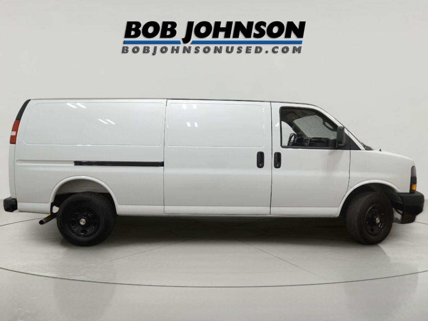 2025 Chevrolet Express Cargo WT