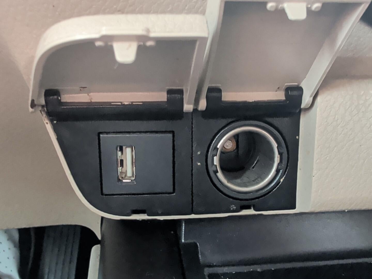 2022 Toyota Camry Hybrid LE