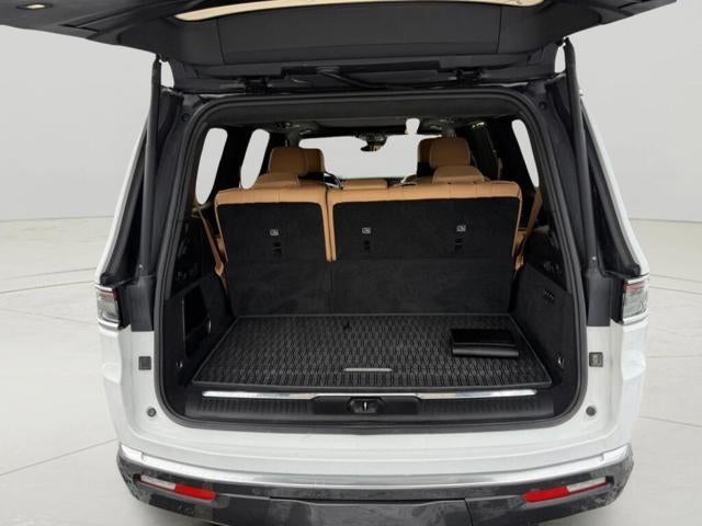 2022 Jeep Grand Wagoneer Series III