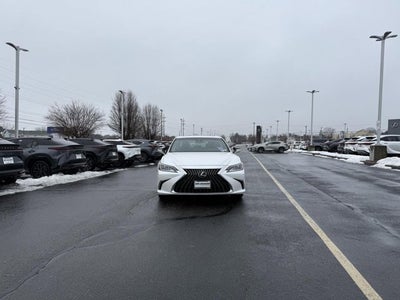 2024 Lexus ES 300h SEDAN