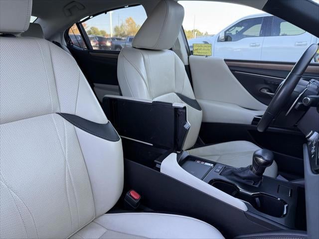 2023 Lexus ES 300h ULTRA LUXURY