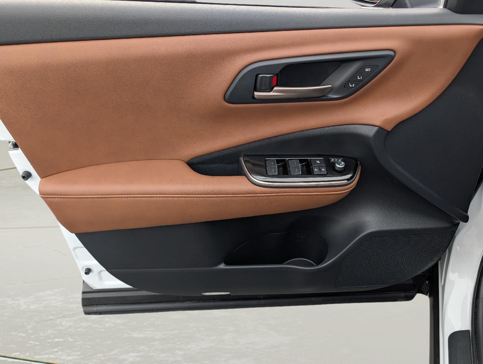 2025 Toyota Crown Signia XLE