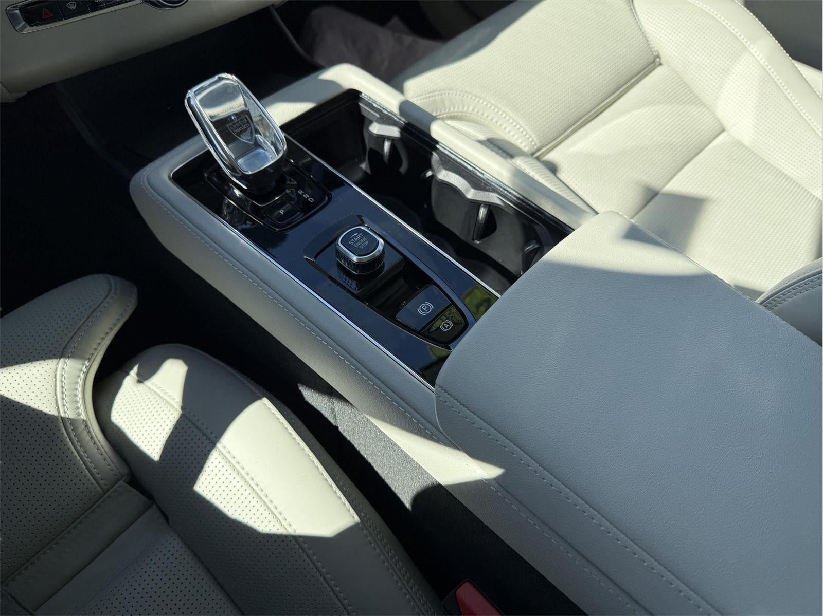 2026 Volvo XC90 SUBN