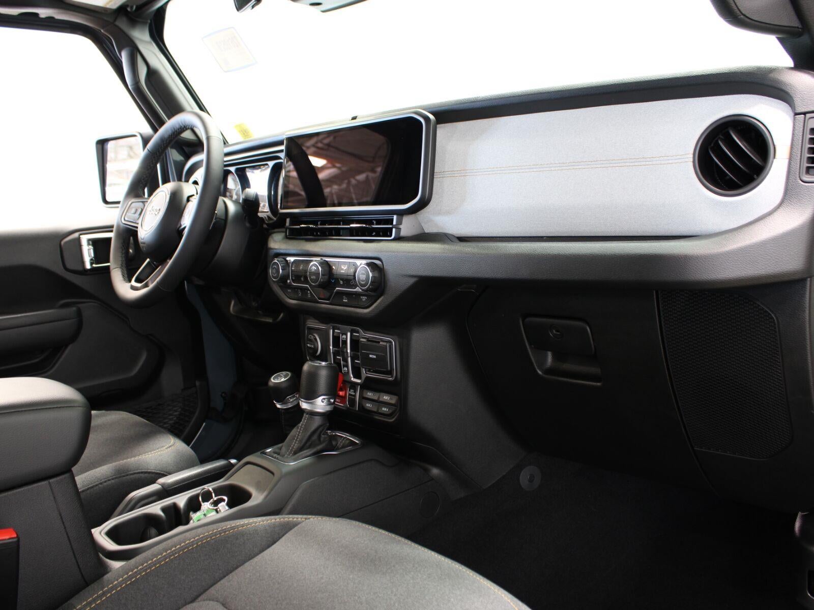 2025 Jeep Wrangler 4-Door Willys 4x4