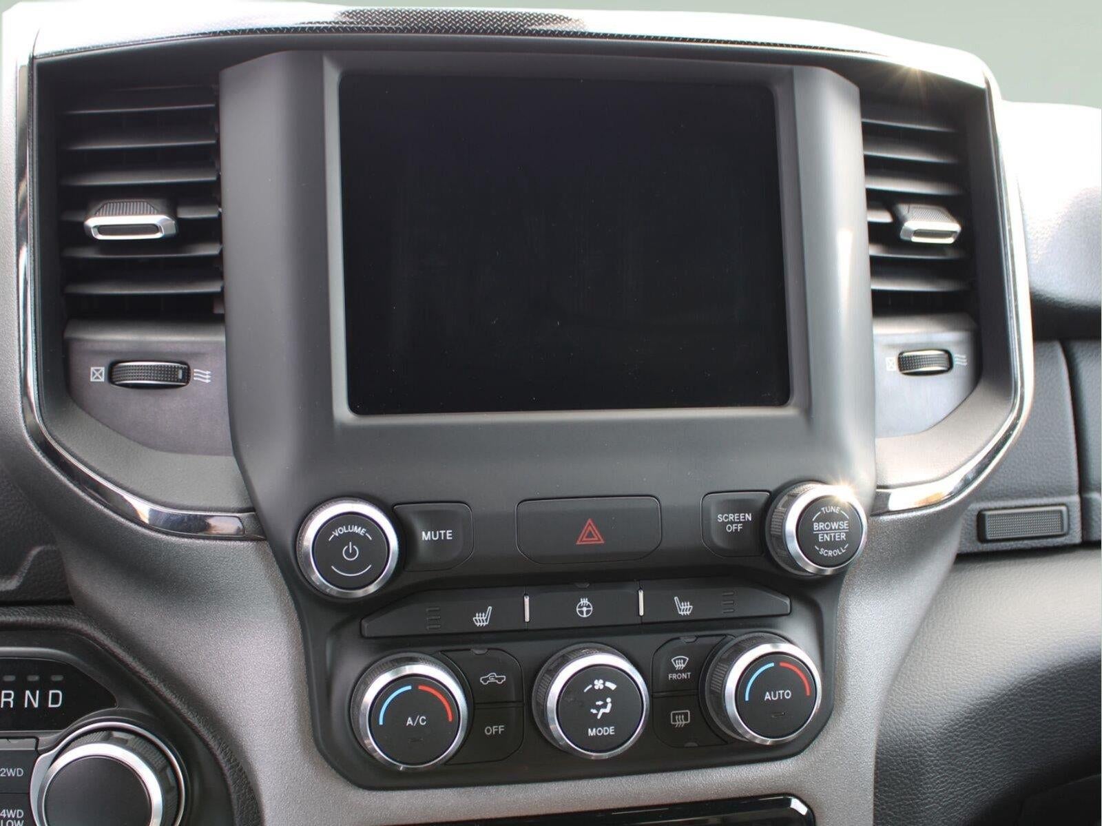 2020 RAM 1500 Big Horn Crew Cab 4x4 5'7" Box