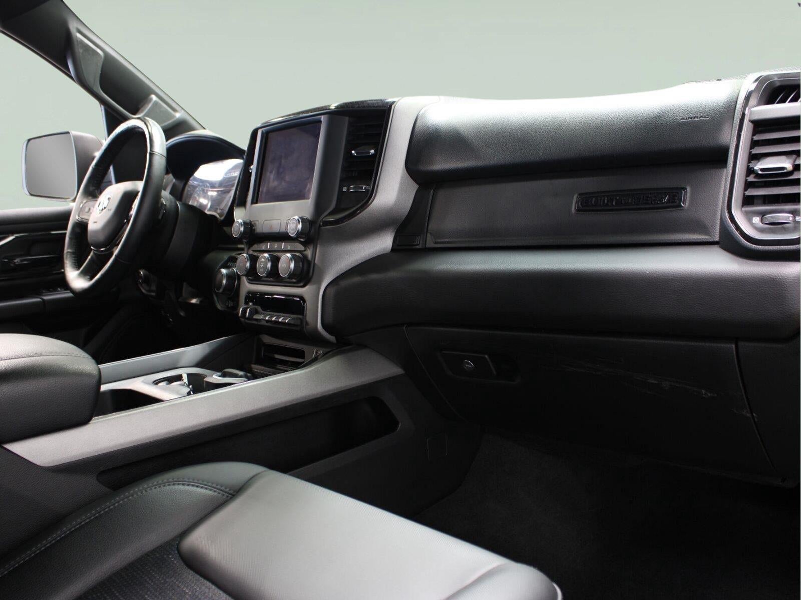 2020 RAM 1500 Big Horn Crew Cab 4x4 5'7" Box