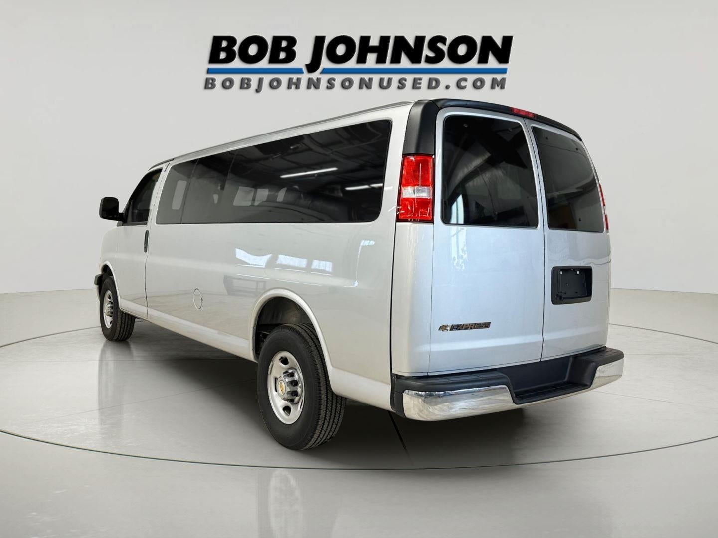 2025 Chevrolet Express Passenger 3500 1LT