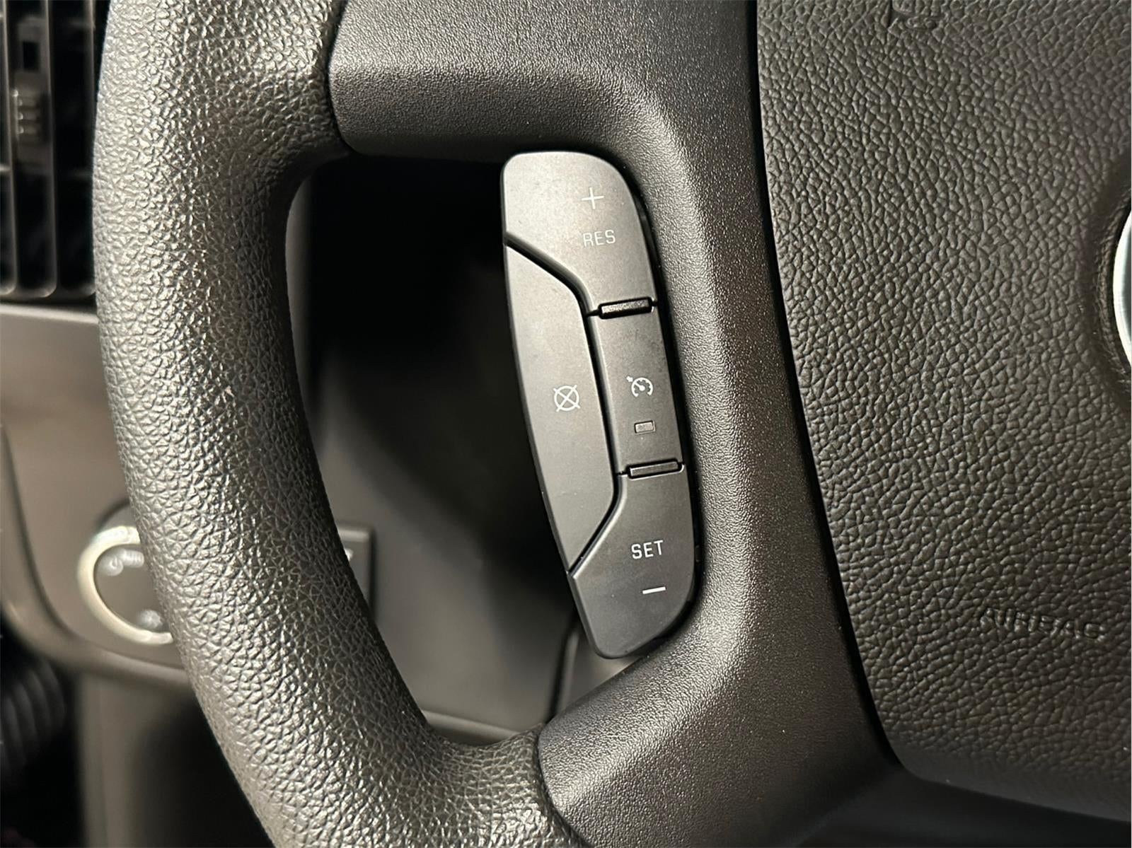 2025 Chevrolet Express Passenger 3500 1LT