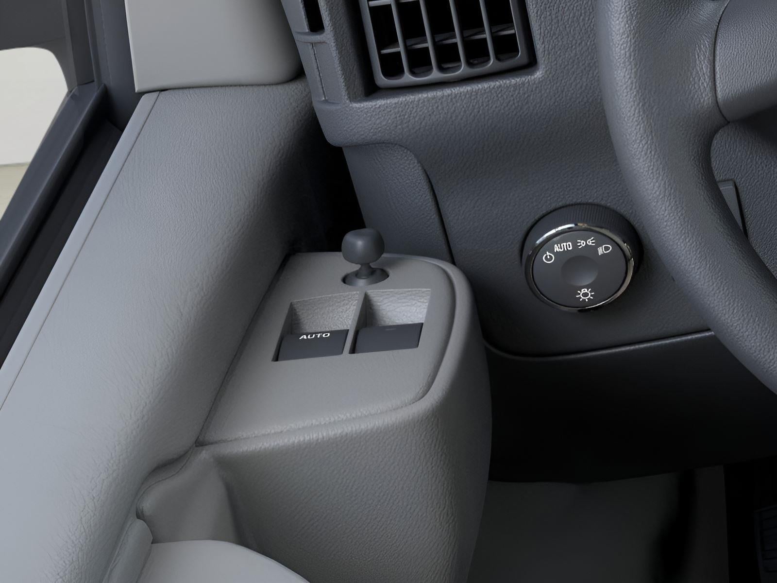 2025 Chevrolet Express Passenger 3500 1LT