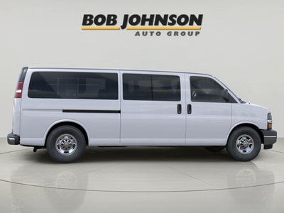 2025 Chevrolet Express Passenger 3500 1LT