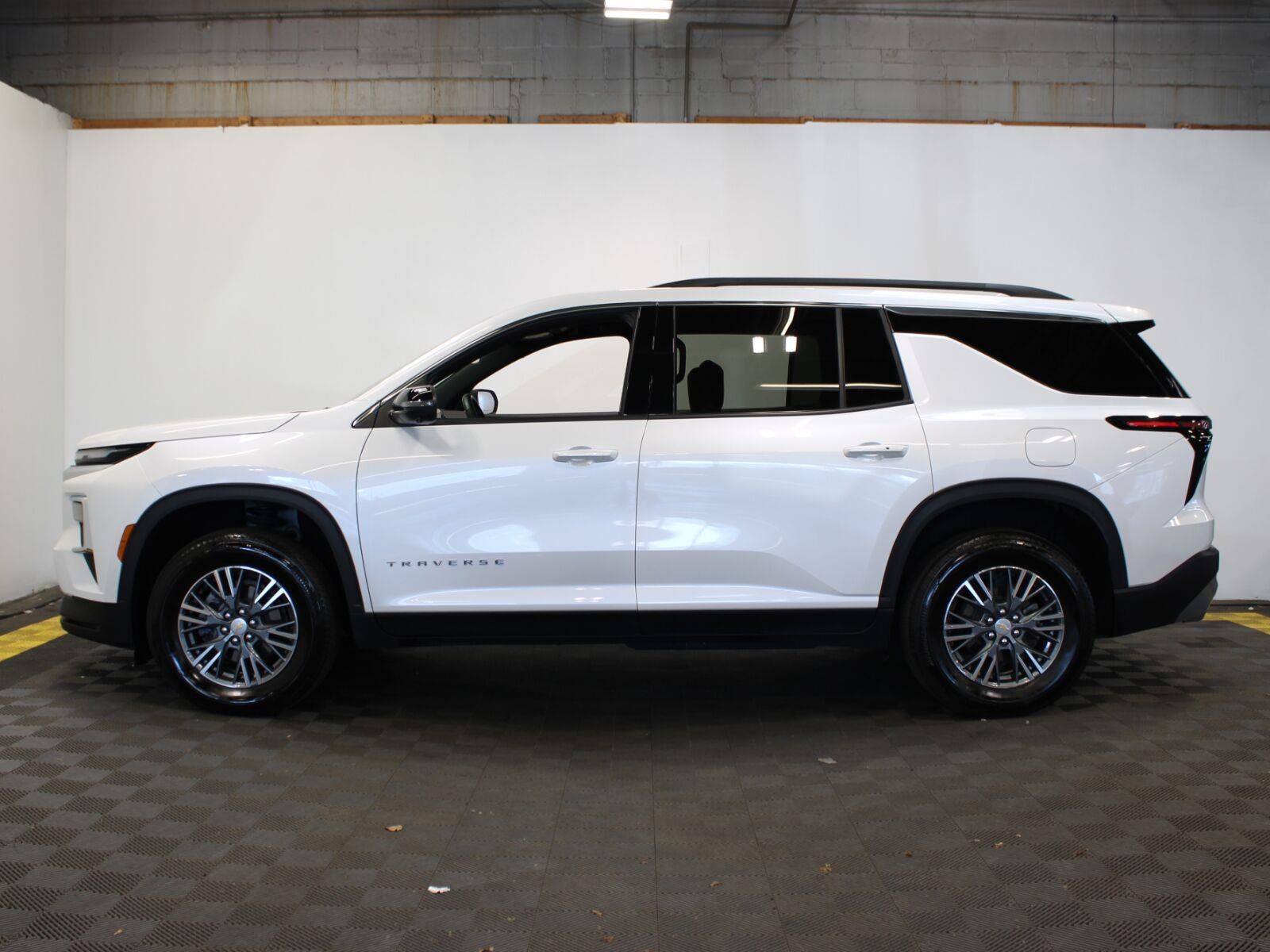 2024 Chevrolet Traverse LT