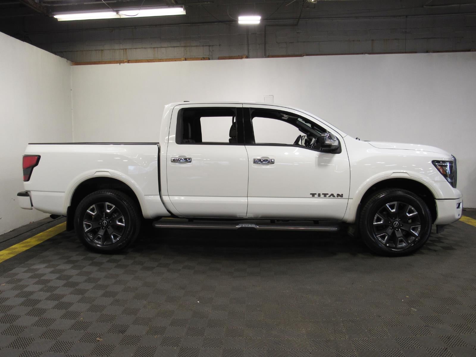 2023 Nissan TITAN Crew Cab Platinum Reserve 4x4