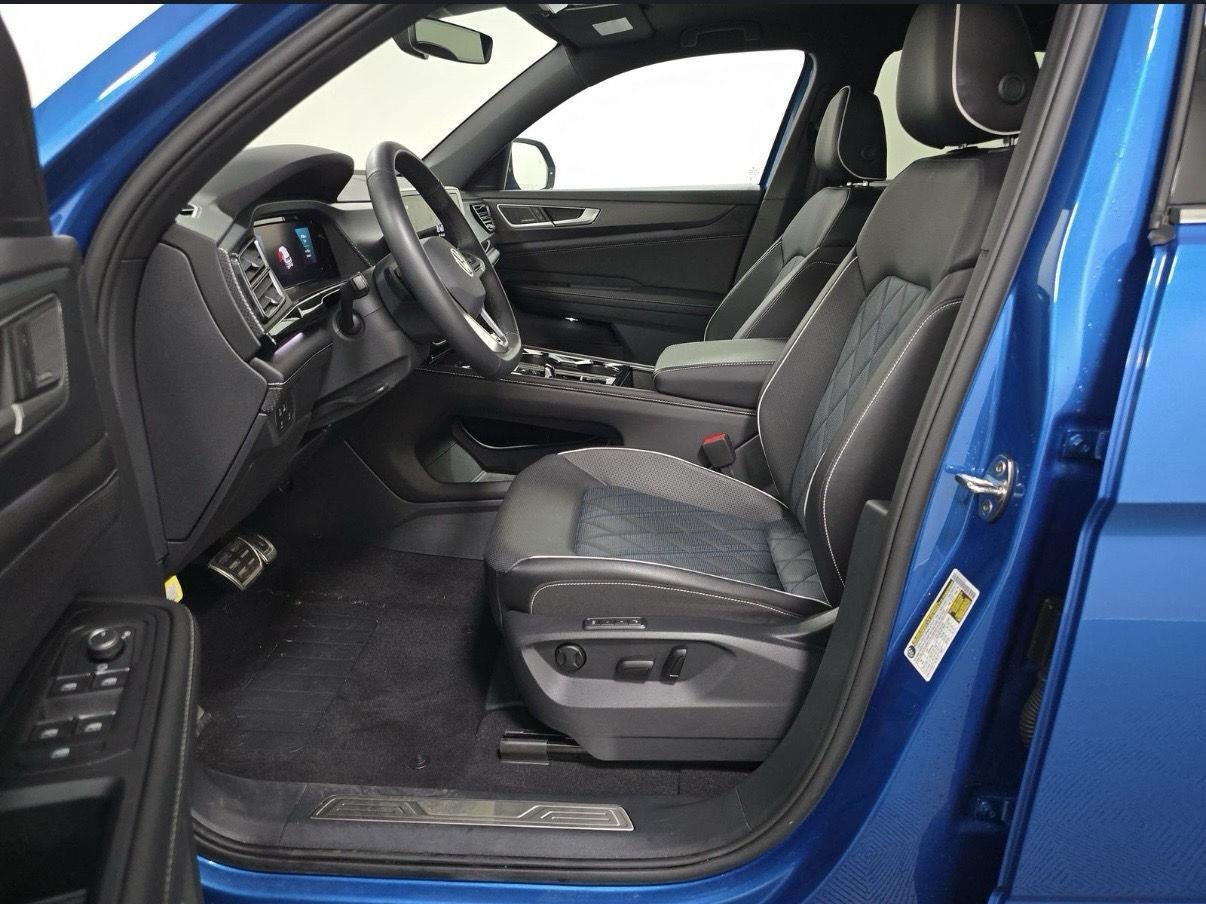 2025 Volkswagen Atlas Cross Sport 2.0T SEL Premium R-Line