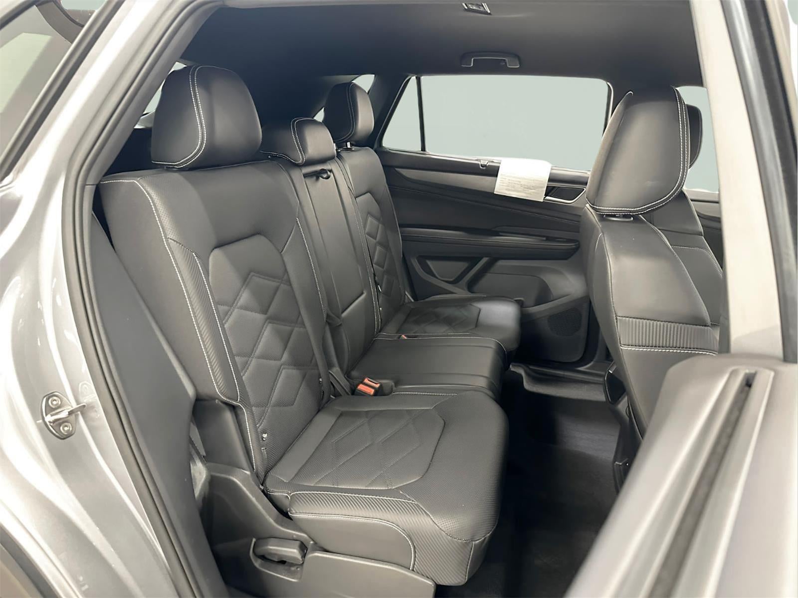 2025 Volkswagen Atlas Cross Sport 2.0T SE w/Technology