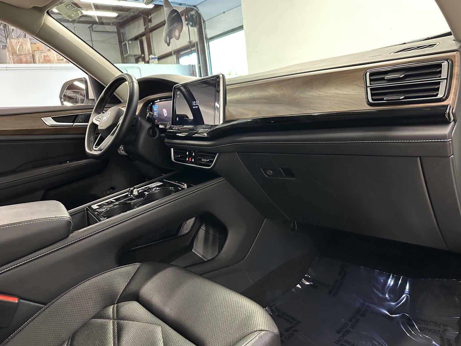 2025 Volkswagen Atlas 2.0T SE w/Technology