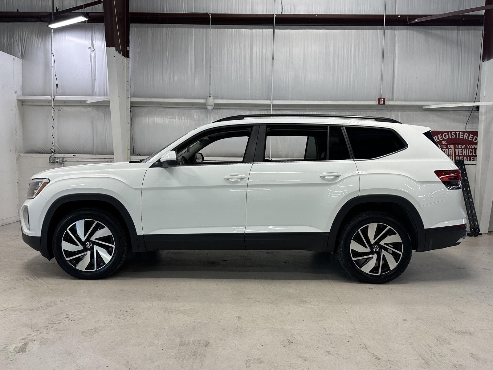2025 Volkswagen Atlas 2.0T SE w/Technology