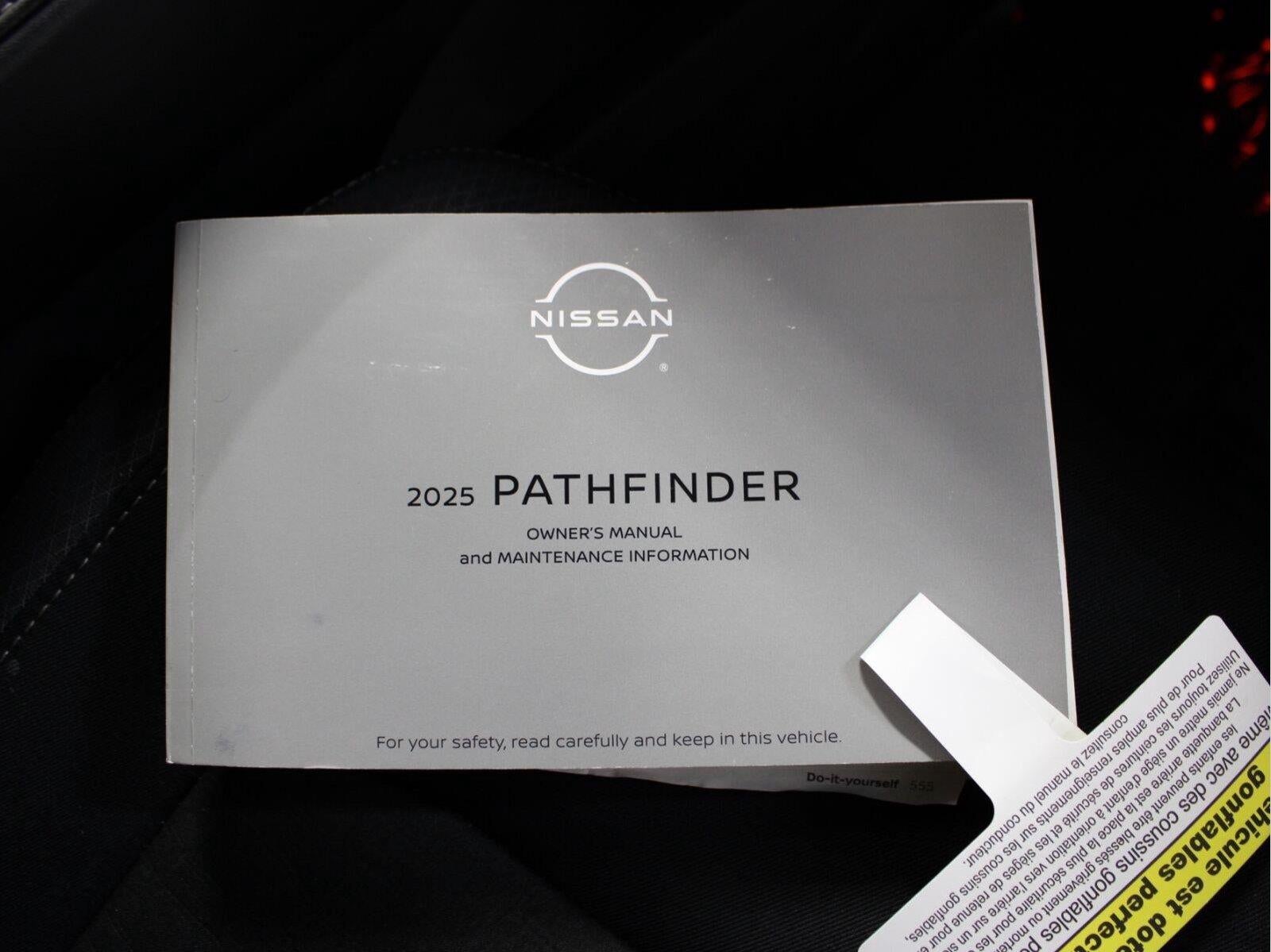 2025 Nissan Pathfinder SV