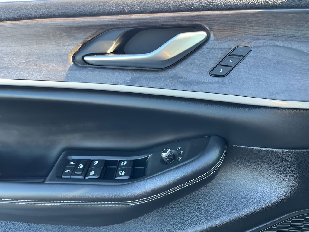 2023 Jeep Grand Cherokee Limited BLACK APPEARANCE PACKAGE