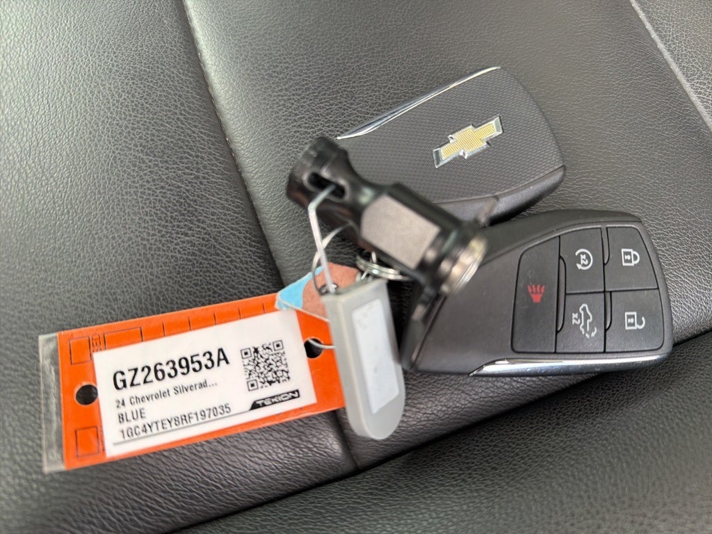 2024 Chevrolet Silverado 3500HD LT CARBRAVO!!