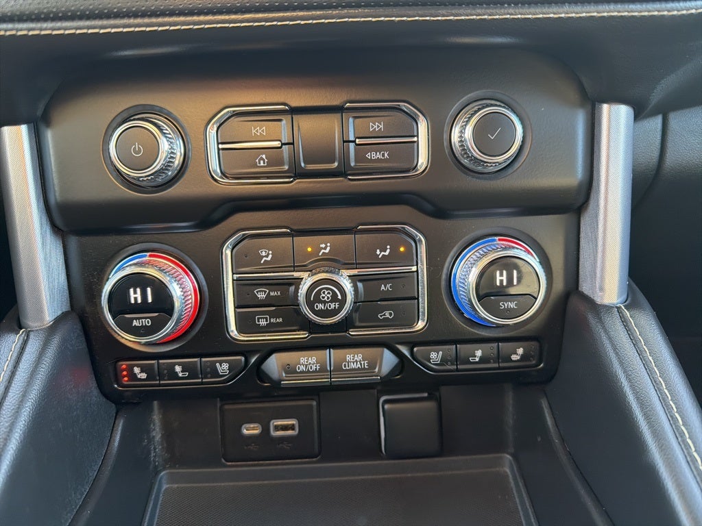 2023 GMC Yukon SLT CARBRAVO!