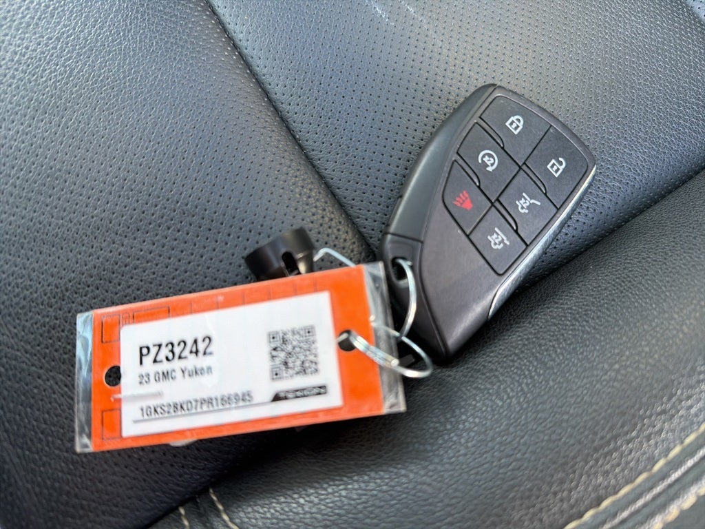 2023 GMC Yukon SLT CARBRAVO!