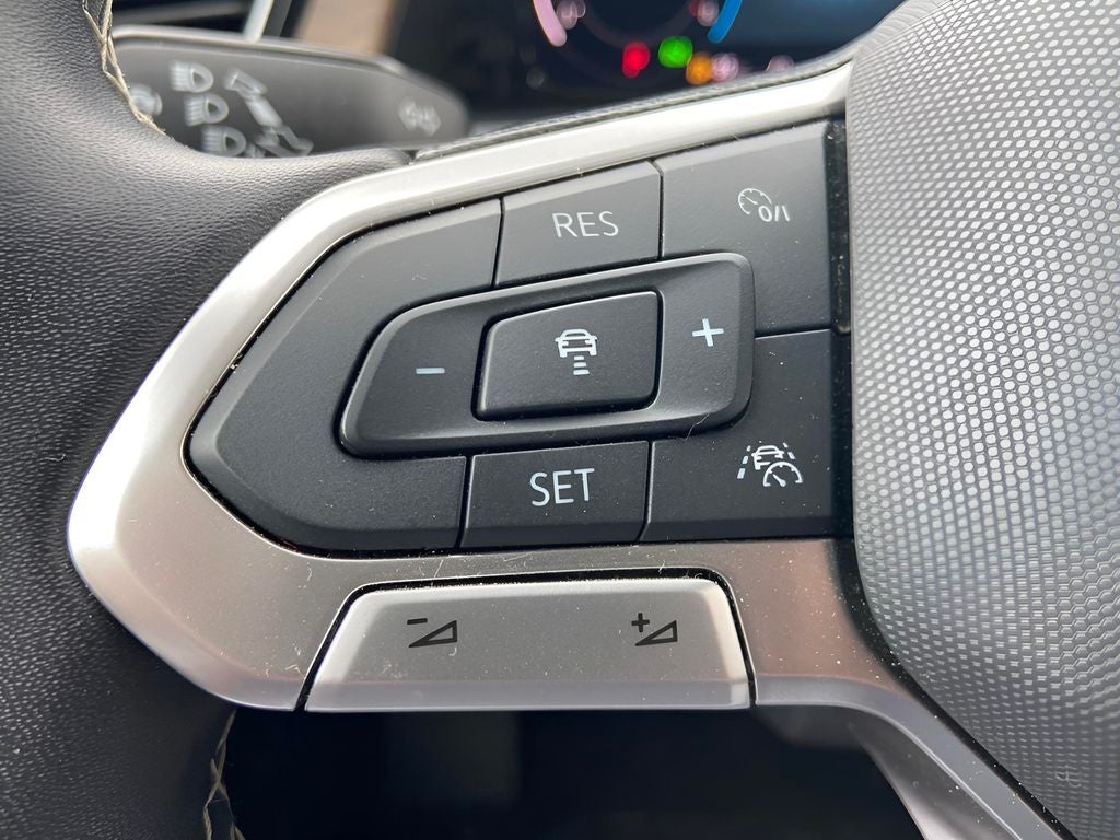 2025 Volkswagen Atlas 2.0T SE w/Technology 1 Owner Clean Auto Check!