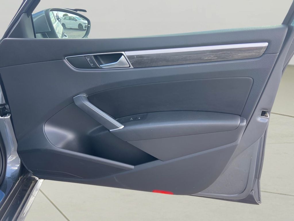 2018 Volkswagen Passat 2.0T SEL Premium Company Car Only 3000 Miles