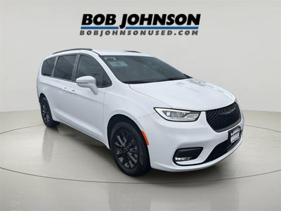 2022 Chrysler Pacifica Touring L CARBRAVO!