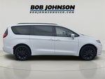 2022 Chrysler Pacifica Touring L CARBRAVO!